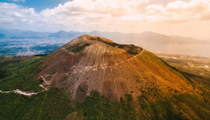 Khám phá vẻ đẹp lãng mạn của Ý - quốc gia được coi là biểu tượng của tình yêu và lãng mạn trên thế giới.