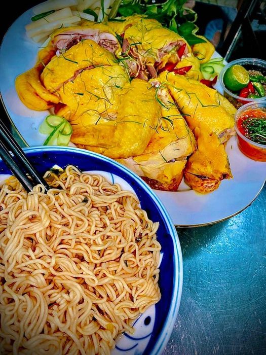 Ghé thăm Kwai's Bistro Con Dao để thư giãn trong không gian ấm áp và lung linh