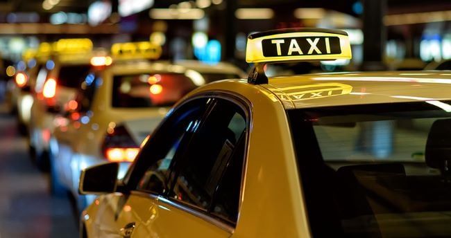 Di chuyển bằng taxi tại Đà Nẵng giúp tiết kiệm thời gian nhưng chi phí cao (Nguồn: baomoi.com)