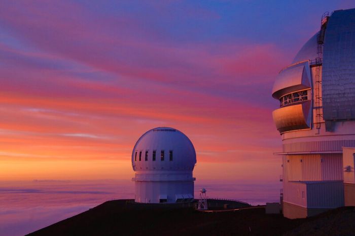 Núi lửa Mauna Kea nằm giữa bầu trời đầy sao ở Hawaii 7