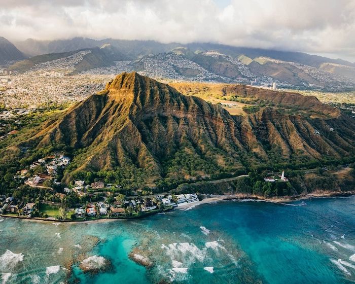 Leo lên đỉnh Diamond Head, điểm cao của ngọn núi lửa yên bình ở Hawaii