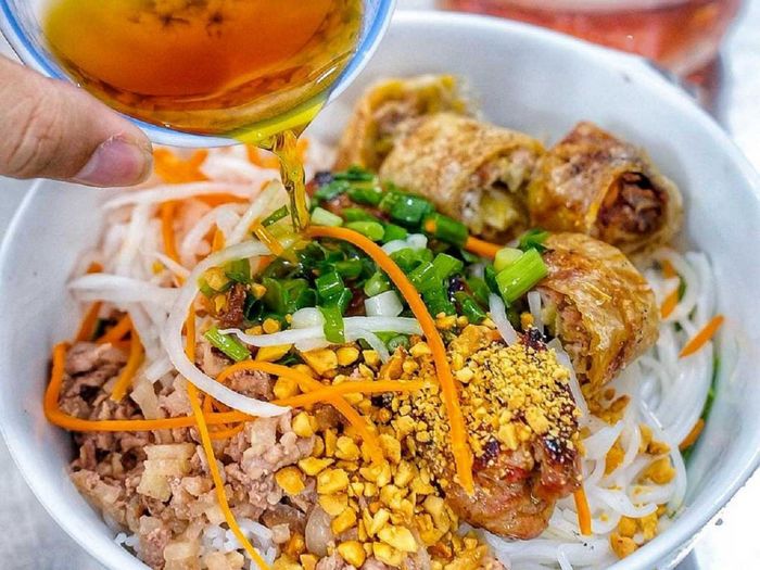 Bún thịt nướng Hà Nội