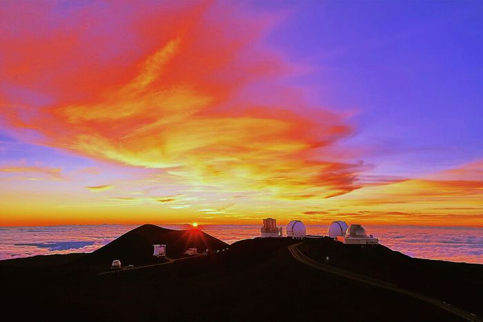 Núi lửa Mauna Kea nằm giữa bầu trời đầy sao ở Hawaii 6