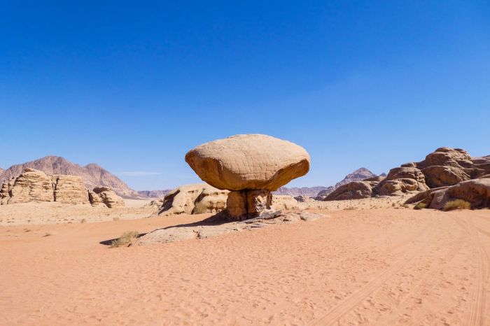 Sa mạc Wadi Rum, thung lũng ánh trăng với vẻ đẹp siêu thực 7