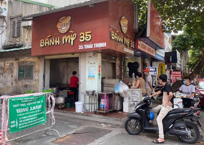 Bánh mì sốt vang đặc sản Hà Nội