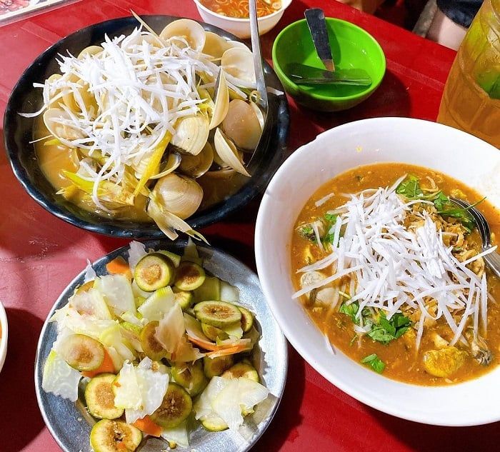 thị trấn phùng khoang