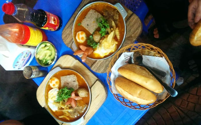 Bánh mì sốt vang đặc sản Hà Nội