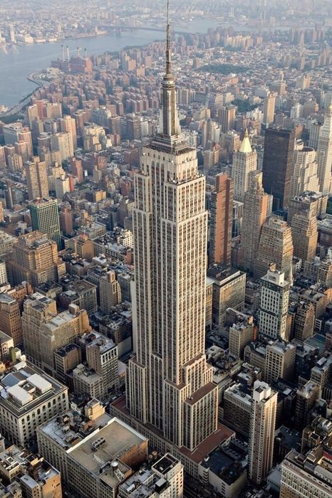 Thưởng thức vẻ đẹp của tòa nhà Empire State với không gian sang trọng và đẳng cấp.