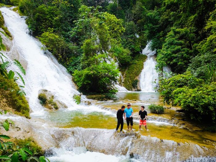 Thác Bản Ba, hình ảnh đẹp như cổ tích với ba tầng nước