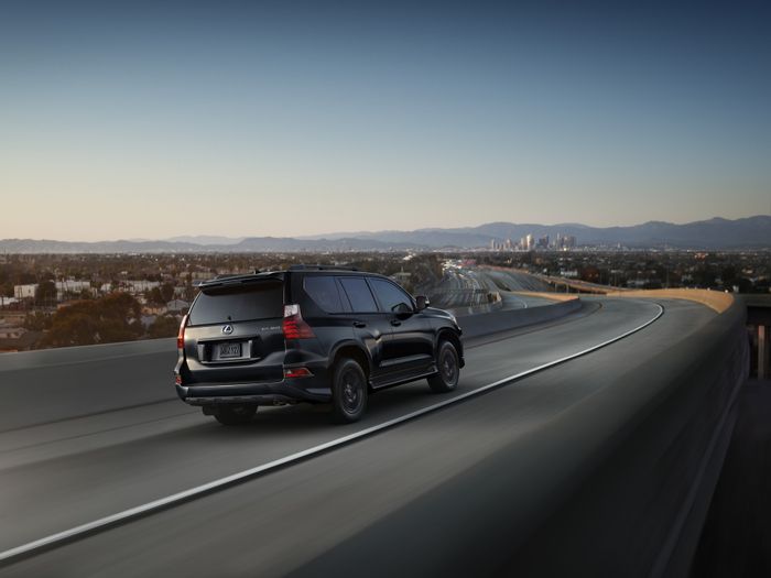 Lexus GX 460 2022 được bổ sung phiên bản ‘bóng đêm’ và trang bị tiêu chuẩn mới 2022-lexus-gx-black-line-2-2.jpg