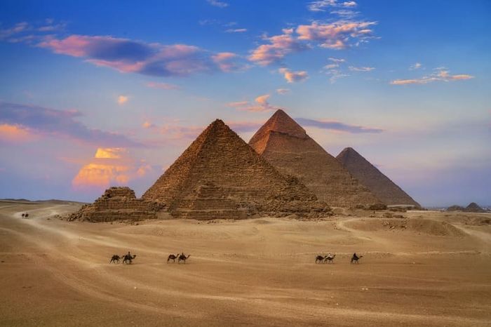 Quần thể kim tự tháp Giza, một trong những kỳ quan bí ẩn hàng đầu tại Ai Cập 8