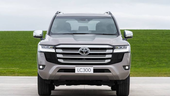 Bức ảnh đầu tiên của Toyota Land Cruiser 2022 tại Việt Nam. Toyota Land Cruiser 2022 đã có mặt tại Việt Nam, ngày ra mắt không còn xa.