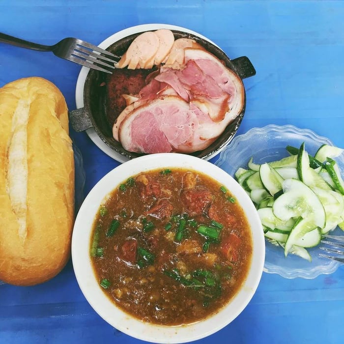 Bánh mì sốt vang đặc sản Hà Nội