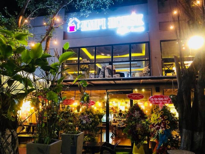 Thưởng thức cuối tuần với âm nhạc tại EMPI Coffee House Cần Thơ 2