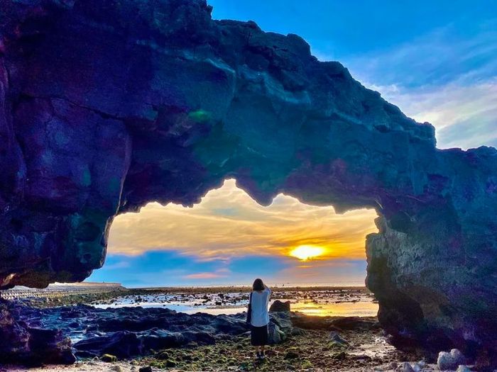 Cổng Tò Vò - kỳ quan thiên nhiên không giống ai trên đảo núi lửa.