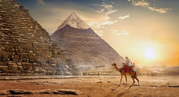 Quần thể kim tự tháp Giza, một trong những kỳ quan bí ẩn hàng đầu tại Ai Cập 3