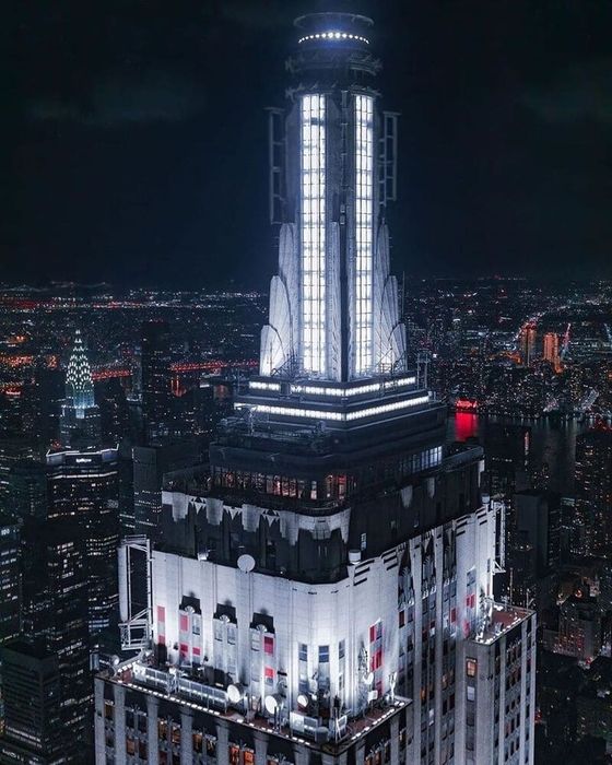 Thưởng thức vẻ đẹp của Empire State Building với không gian đẳng cấp.