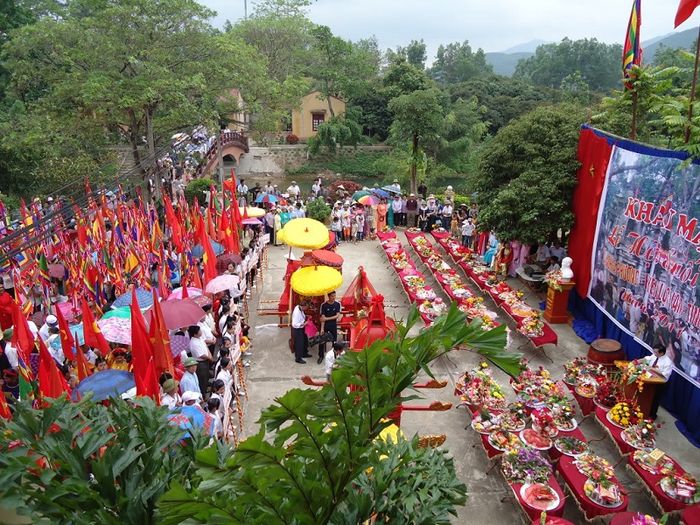 Khám phá khu du lịch Suối Mỡ linh thiêng bên những ngôi đền ở Bắc Giang là một điều không thể bỏ qua.