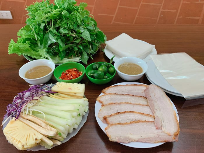 Bánh tráng cuốn thịt heo ở Hà Nội