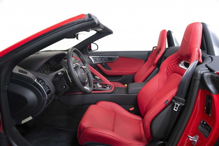 Jaguar F-TYPE 2021 đã có mặt tại Việt Nam, có giá từ 5,65 tỷ đồng 3106-jaguar-f-type-convertible-noithat-11.jpg
