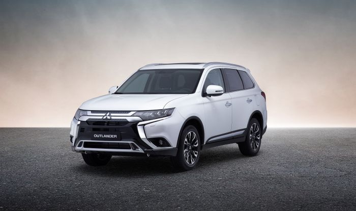 Trong tháng 5 năm 2021: Khách hàng mua xe Mitsubishi sẽ nhận được nhiều ưu đãi hấp dẫn outlander-trang-3.JPG