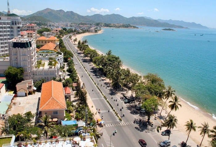 Nha Trang là trung tâm của tỉnh Khánh Hòa và được gọi là “Hòn ngọc của biển Đông” (Nguồn: vietnamtourism.gov.vn)