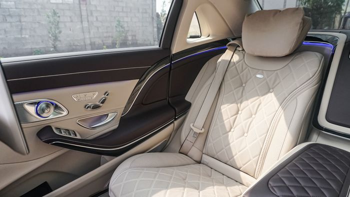 Mercedes-Maybach S560 4MATIC màu hiếm Emerald Green đầu tiên tại Việt Nam Mercedes-Maybach-S560-4MATIC-Emerald Green (30).JPG