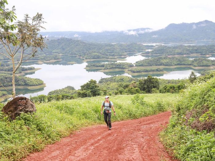 12 Địa điểm trekking cực đáng trải nghiệm của nước ta 10