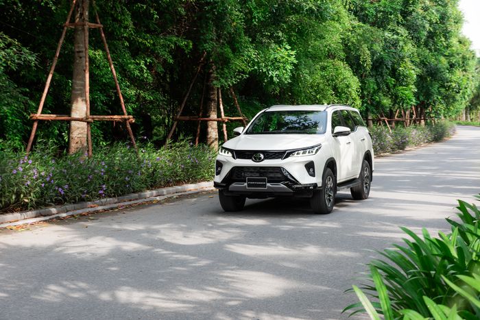 Toyota Fortuner 2020 quay lại cuộc đua doanh số trong phân khúc SUV 7 chỗ fortuner-3.jpg