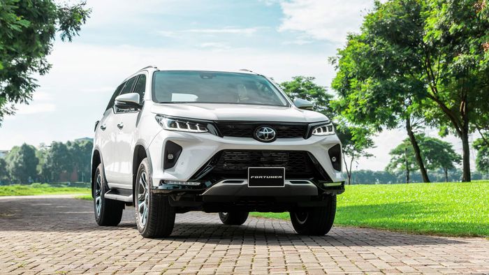 Toyota Fortuner 2020 tái xuất trong cuộc đua doanh số SUV 7 chỗ