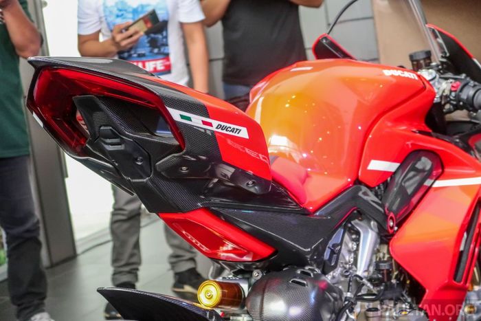 Ducati Superleggera V4 2020 duy nhất tại khu vực Đông Nam Á có giá bán gần 219.000 USD, hình ảnh Ducati-Superleggera-V4-Malaysia-14-1200x800.jpg