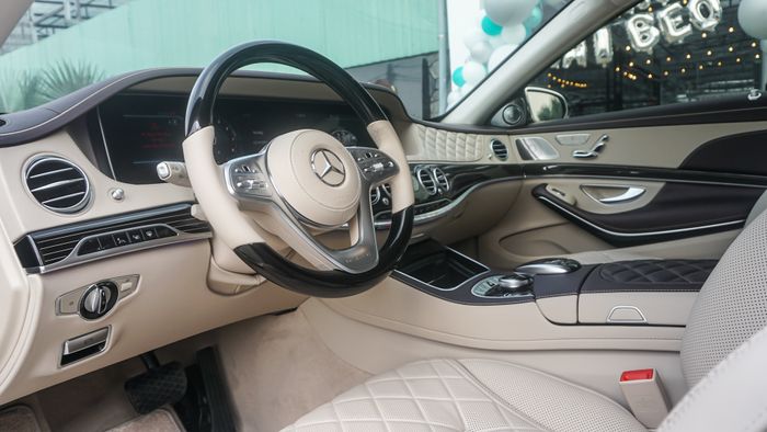 Mercedes-Maybach S560 4MATIC màu hiếm Emerald Green đầu tiên tại Việt Nam Mercedes-Maybach-S560-4MATIC-Emerald Green (8).JPG