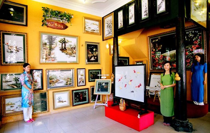 XQ Sử Quán – Thưởng ngoạn nghệ thuật thêu tranh truyền thống tinh tế
