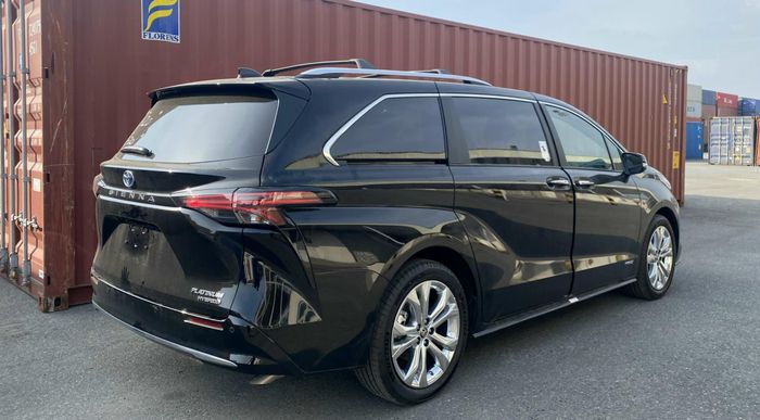 Hình ảnh: Chiếc Toyota Sienna 2021 đầu tiên về Việt Nam có giá hơn 4 tỷ đồng.