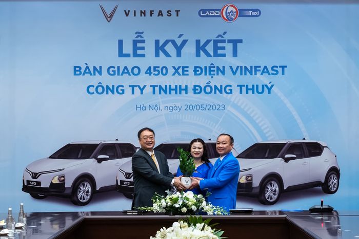 Lado Taxi mua thêm 300 chiếc xe VinFast VF 5 Plus để mở rộng dịch vụ taxi điện lado-x-vf.jpeg