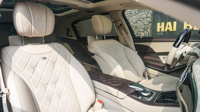 Mercedes-Maybach S560 4MATIC màu hiếm Emerald Green đầu tiên tại Việt Nam Mercedes-Maybach-S560-4MATIC-Emerald Green (23).JPG