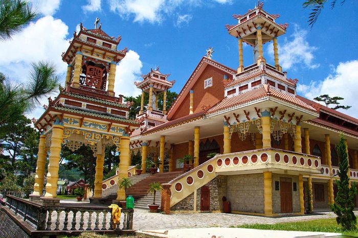 Khám phá danh sách 10 nhà thờ ấn tượng nhất ở Đà Lạt