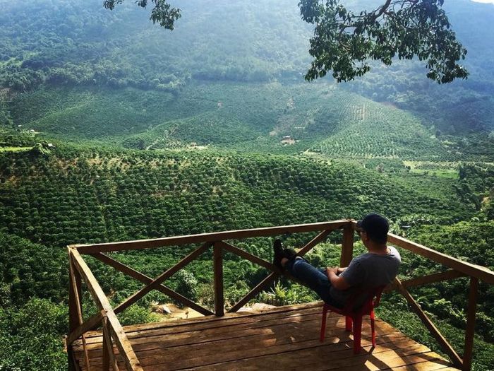 Check-in tại đèo Gia Bắc, một trong những con đường tuyệt vời giữa núi và biển