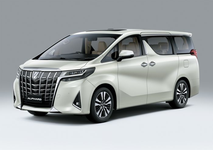 Toyota Alphard 2021 chính thức ra mắt tại Việt Nam, có giá từ 4,219 tỷ đồng với phiên bản được trang bị hệ thống an toàn toàn cầu Toyota Safety Sense (TSS) bao gồm các tính năng như Cảnh báo tiền va chạm (PCS); Cảnh báo chệch làn đường (LDA), Hỗ trợ giữ làn đường (LTA), Điều khiển hành trình chủ động (DRCC), Điều chỉnh đèn chiếu xa tự động (AHB).