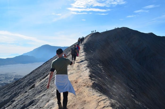 Vẻ đẹp kỳ vĩ của núi lửa Bromo ở phía đông của đảo Java, Indonesia 3