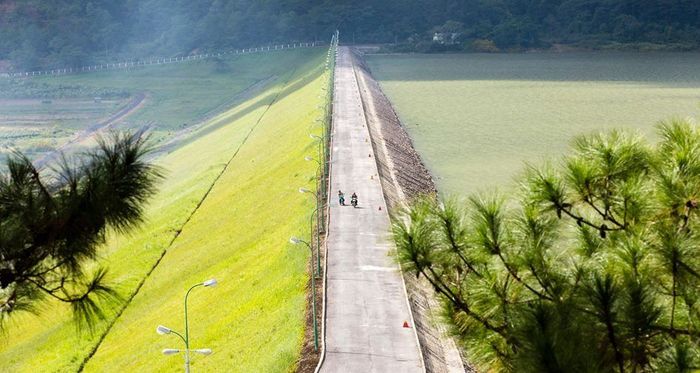 Hồ Đa Nhim - Vẻ đẹp xanh biếc giữa rừng thông