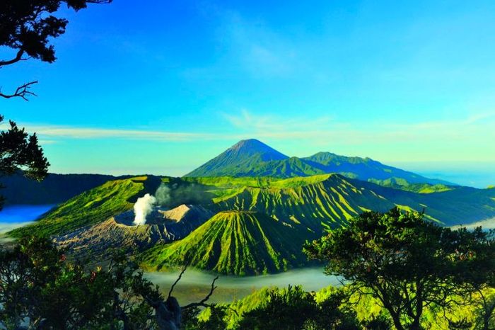 Vẻ đẹp kỳ vĩ của núi lửa Bromo ở phía đông của đảo Java, Indonesia 4