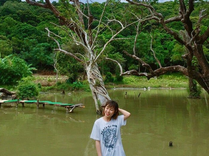 Đối với khu du lịch này với nhiều cây cối, hãy mặc trang phục gọn gàng và đi giày thể thao hoặc sandal.