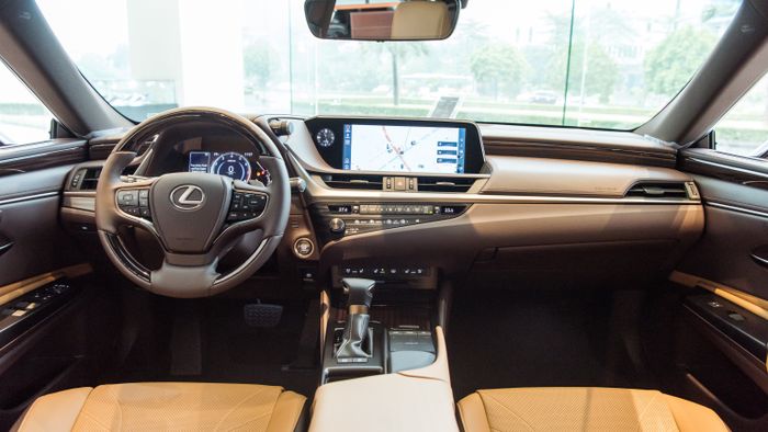 Lexus ES 2021 ra mắt tại Việt Nam: Nâng cao tính an toàn, giữ nguyên giá nội thất Lexus ES 250