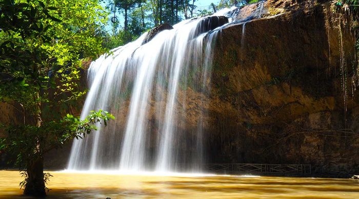 Khám phá vẻ đẹp hùng vĩ của Thác Prenn ở Đà Lạt