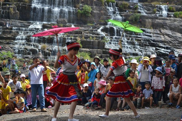 Thác Pongour ở Đà Lạt, với vẻ đẹp mơ màng, hoàn toàn xứng đáng với danh hiệu 'Nam Thiên Đệ Nhất Thác'.