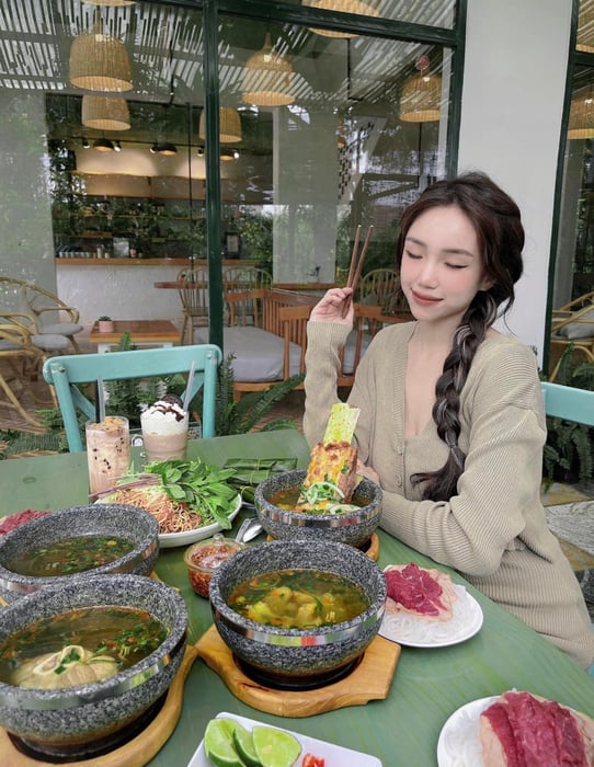 Đến Hoa Dó Restaurant and Coffee để thưởng thức món bún bò thố đá hấp dẫn lần thứ 9