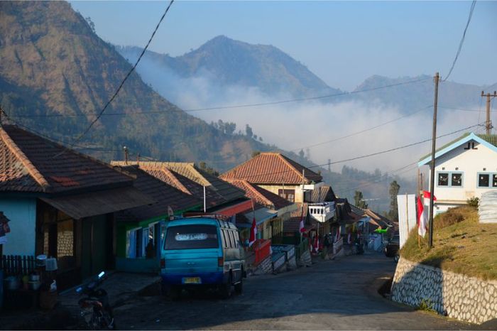 Kỳ vĩ của núi lửa Bromo ở phía đông của đảo Java, Indonesia 10