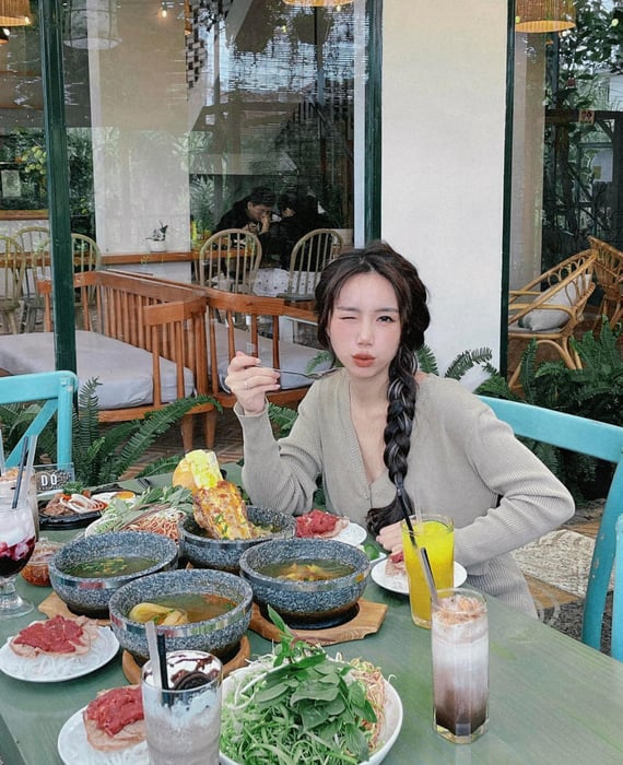 Đến Hoa Dó Restaurant and Coffee thưởng thức món bún bò thố đá hấp dẫn lần 2