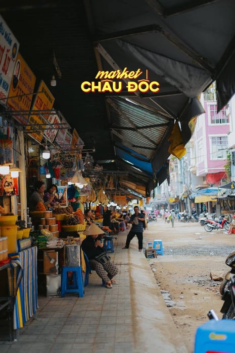 Khám phá Chợ Châu Đốc - thủ phủ mắm của vùng Nam Bộ